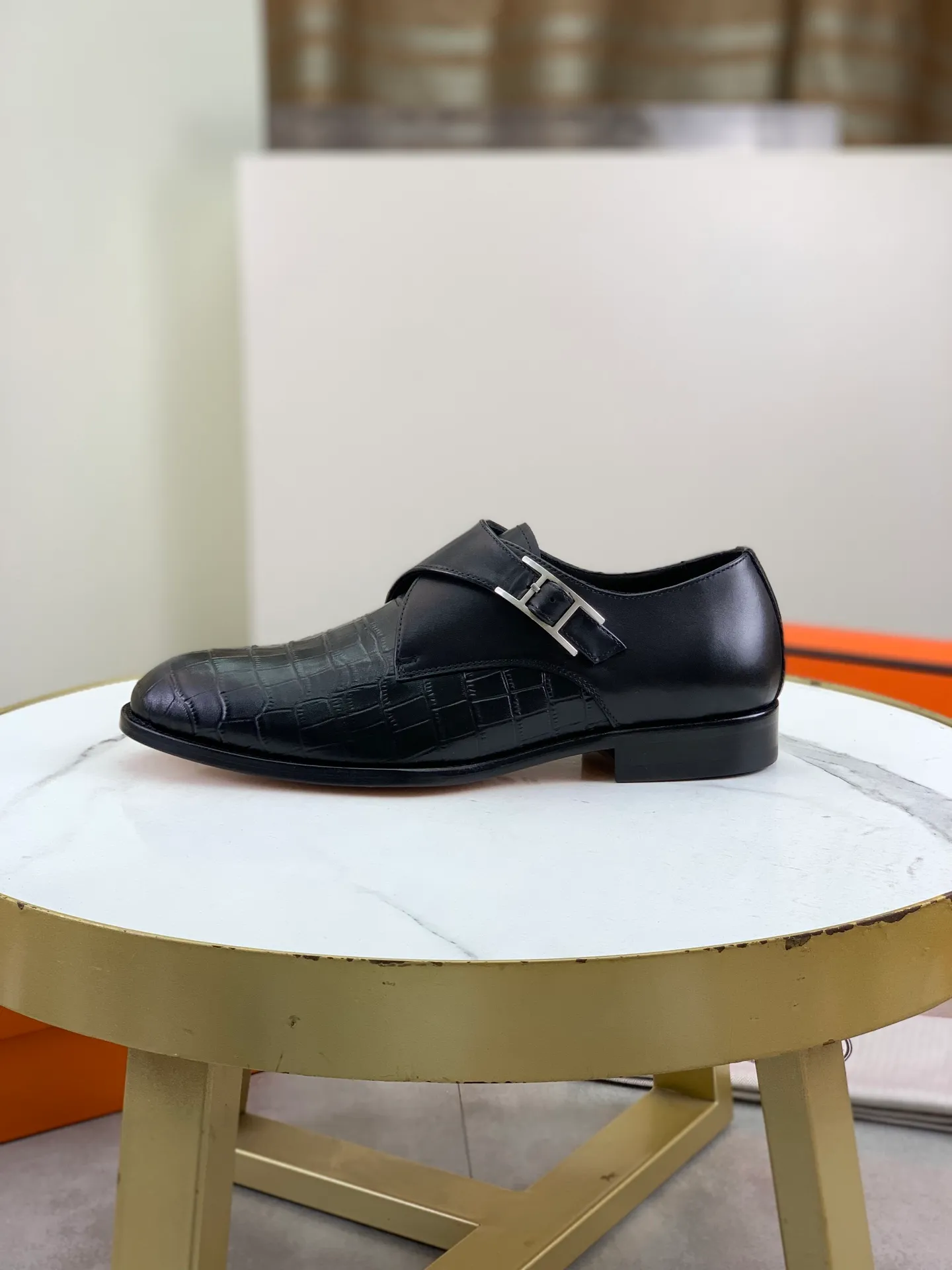 Factory price P940 💰💎💎💎 Original genuine leather outsole Brand: Hermès Grade: Same as the official website Original quality materials: Original soft calfskin Water-dyed cowhide lining Original Italian genuine leather outsole Style categories: Men's fashion Formal casual leather shoes Slip-on men's shoes series Young fashion European and American trends British style Code number: 39-45 (38.46 can be customized)